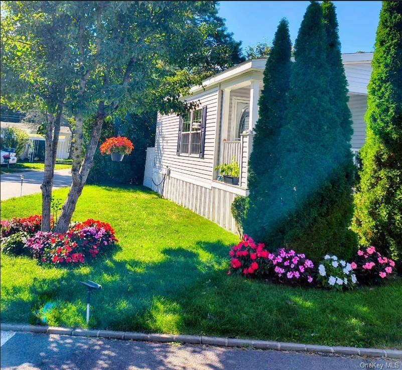 525 Riverleigh AVE #B-25, Riverhead, NY 11901