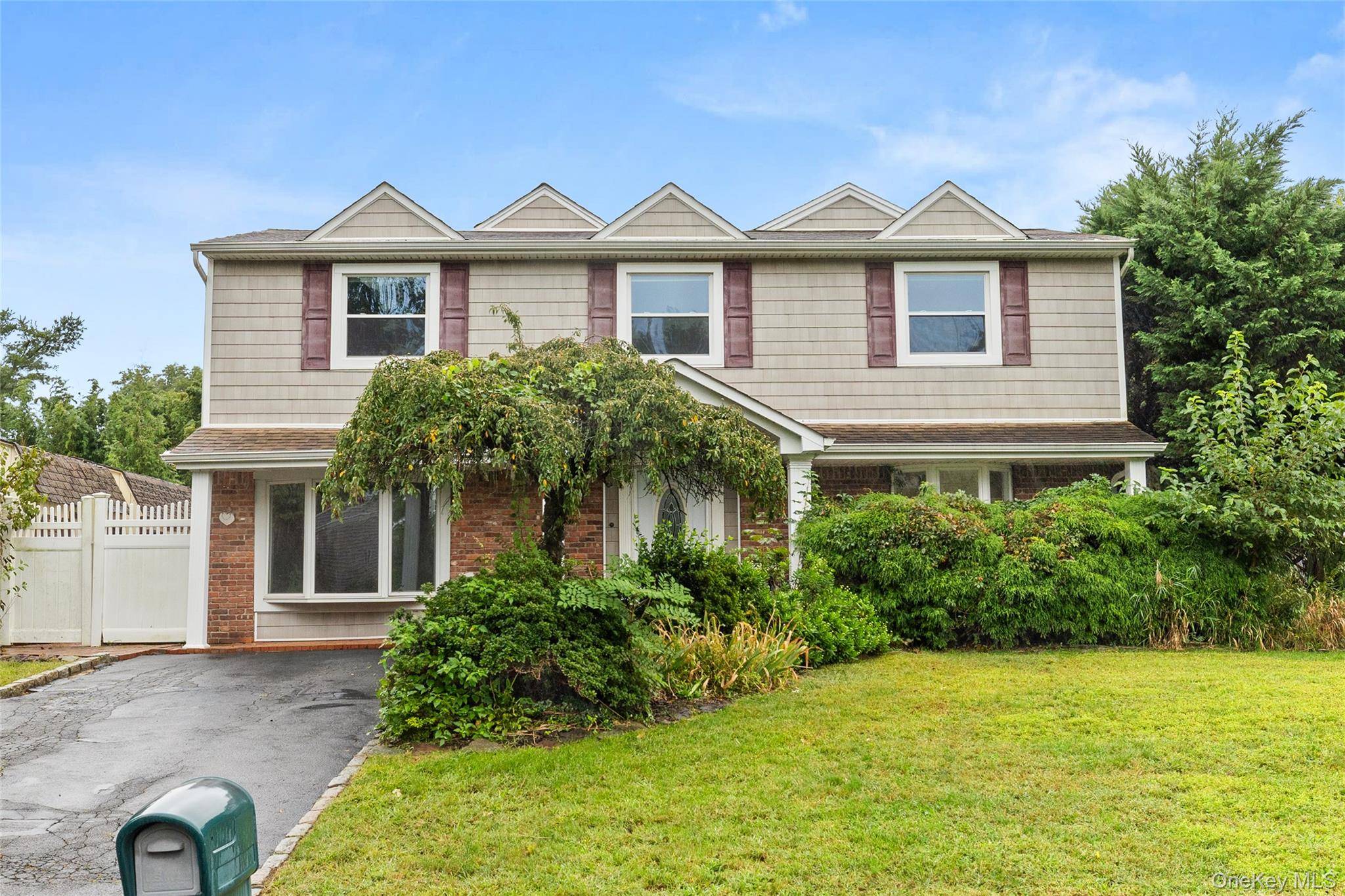 20A Hilltop AVE, Mount Sinai, NY 11766