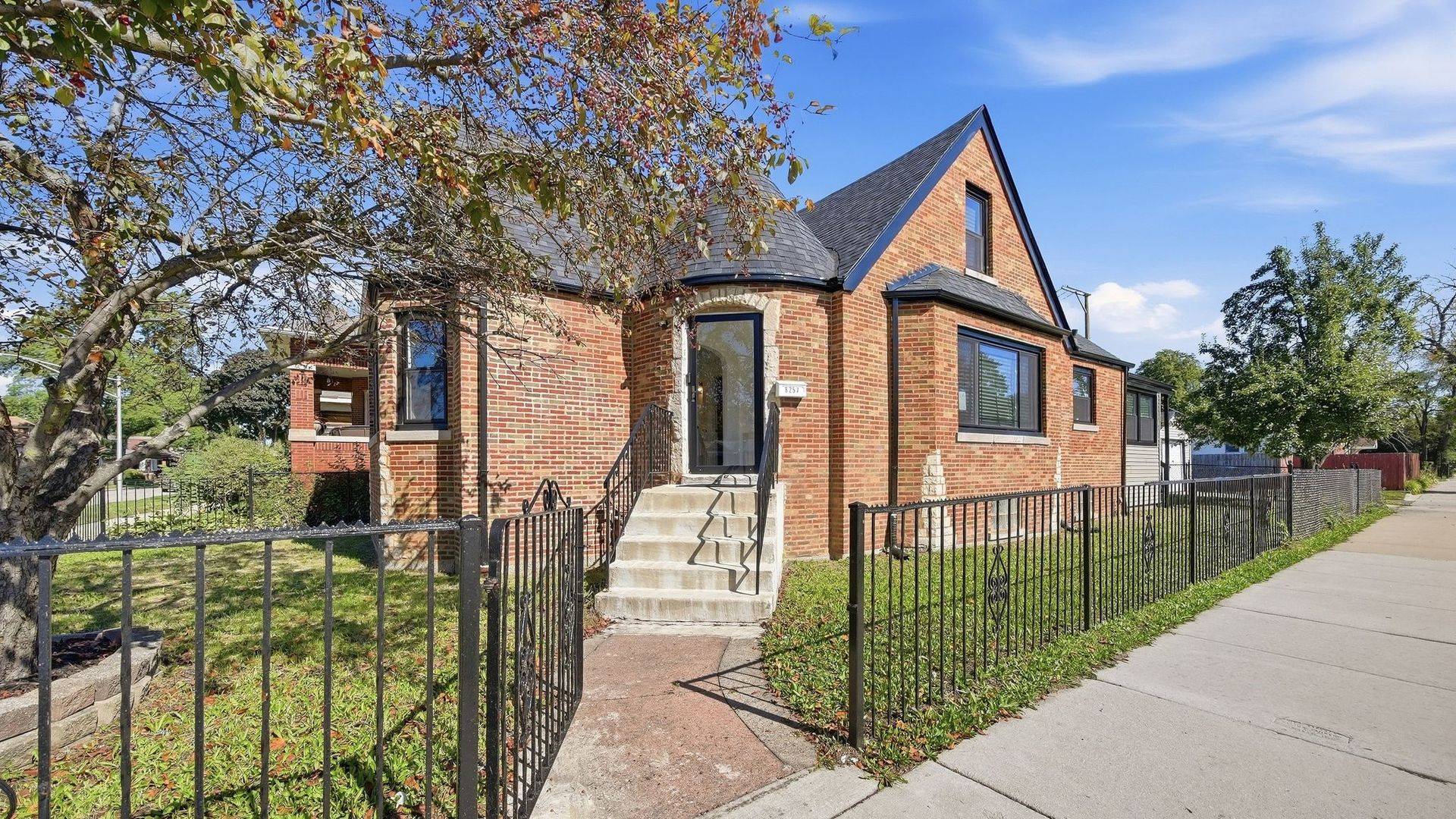 8257 S Blackstone AVE, Chicago, IL 60619