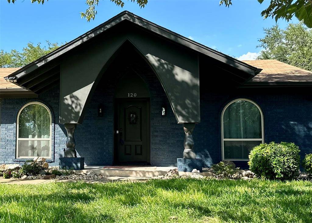 120 Lakeway Drive, Benbrook, TX 76126