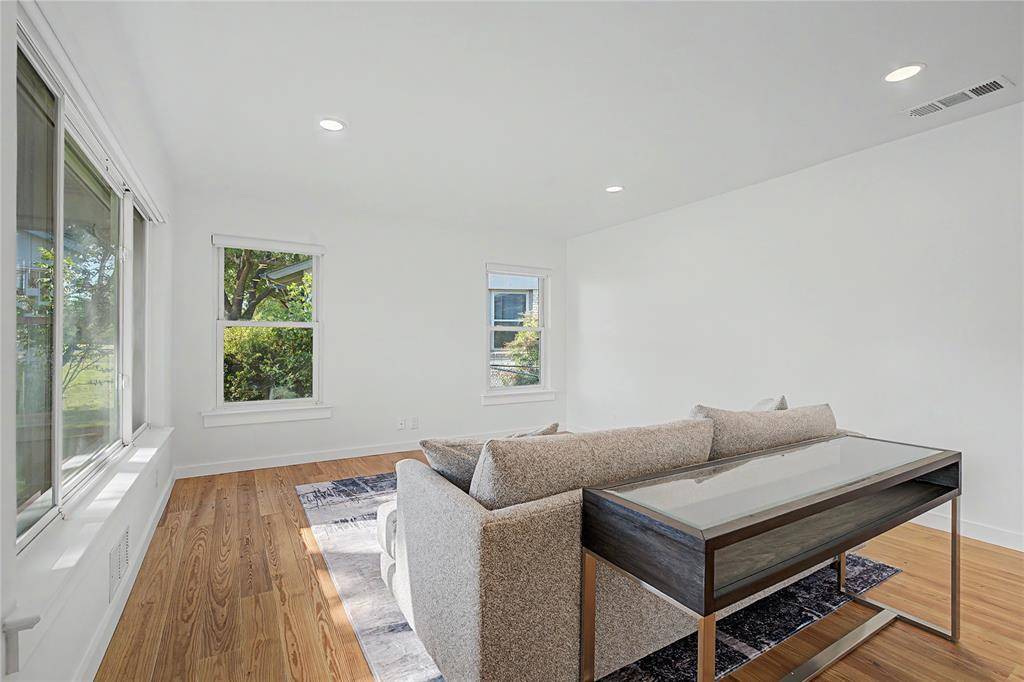 103 S Plymouth Road, Dallas, TX 75211