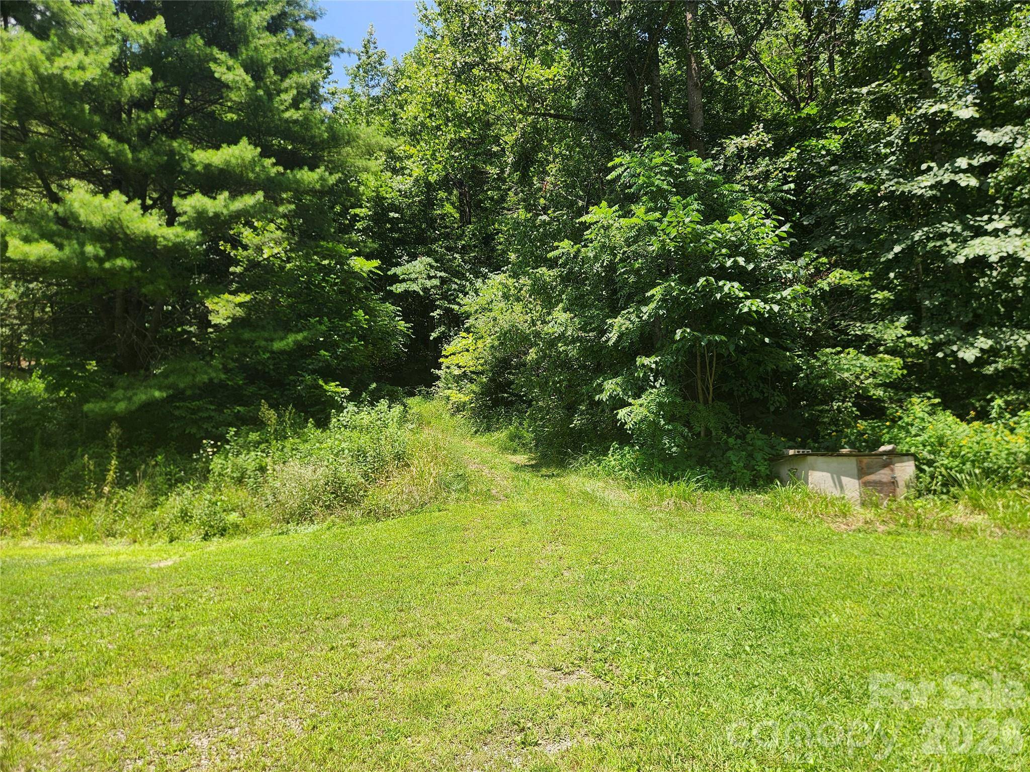 2003 Zacks Fork RD, Lenoir, NC 28645