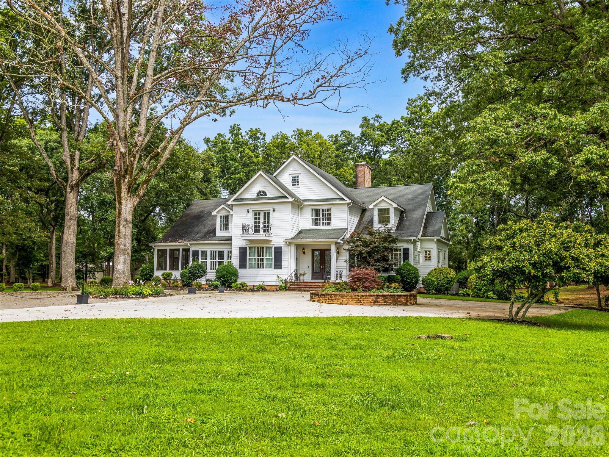 26 Cook LN, Mills River, NC 28759
