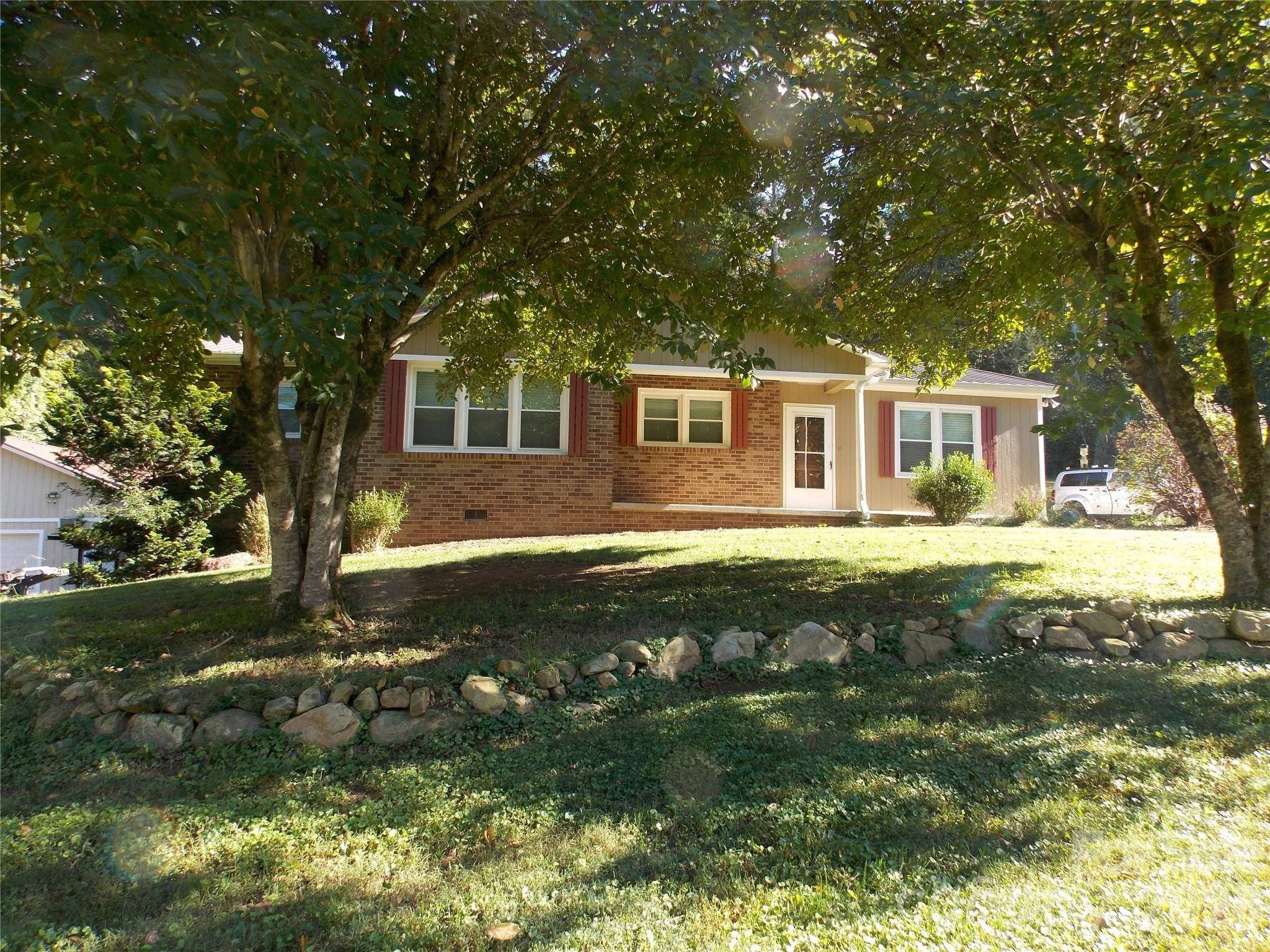 3185 Deerbrook RD, Lenoir, NC 28645