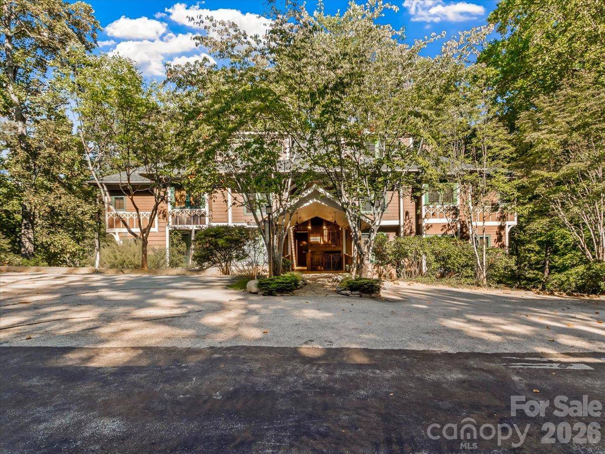 81 Creekside WAY #F-301, Burnsville, NC 28714
