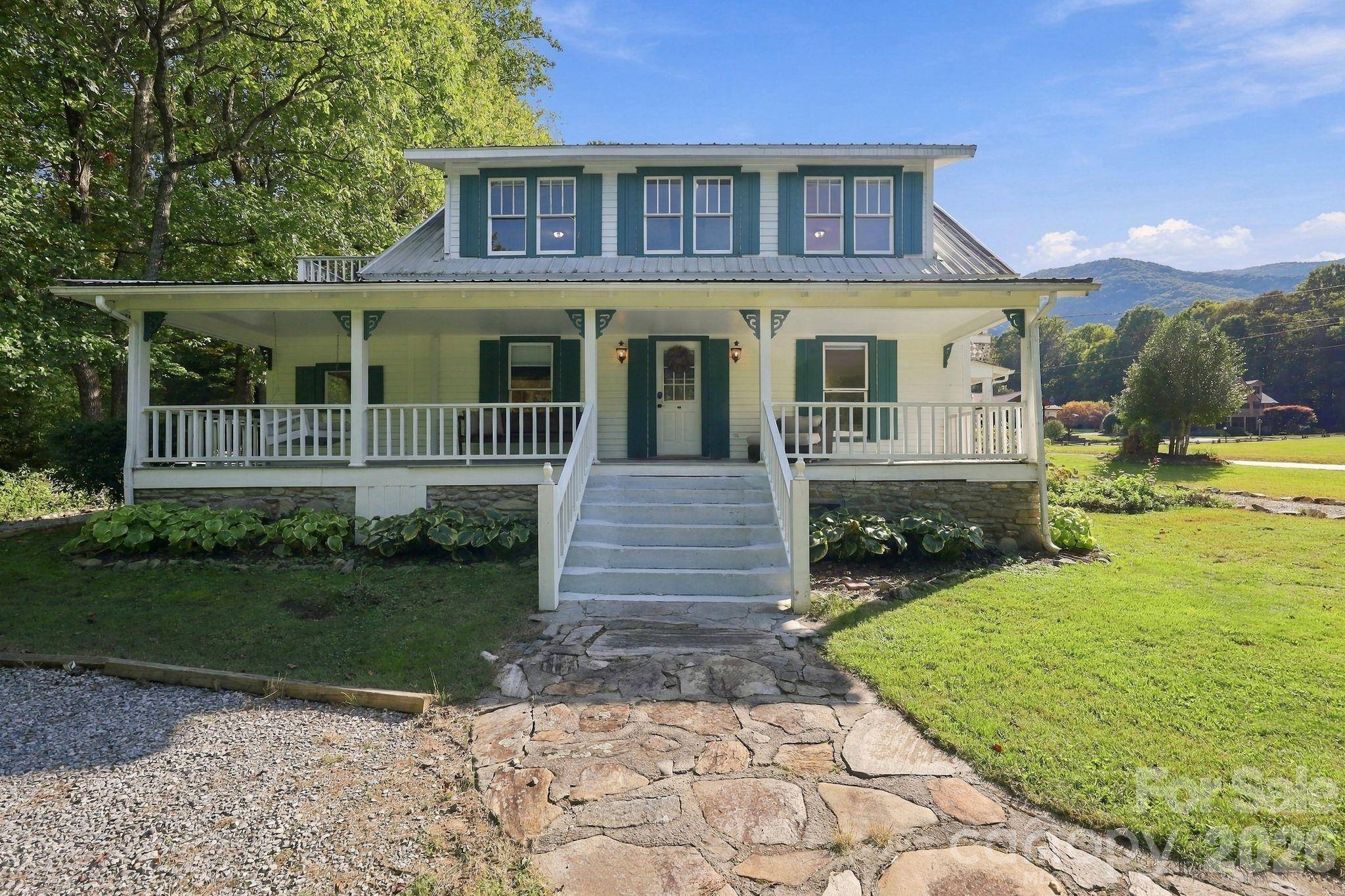 125 Timberline DR, Maggie Valley, NC 28751