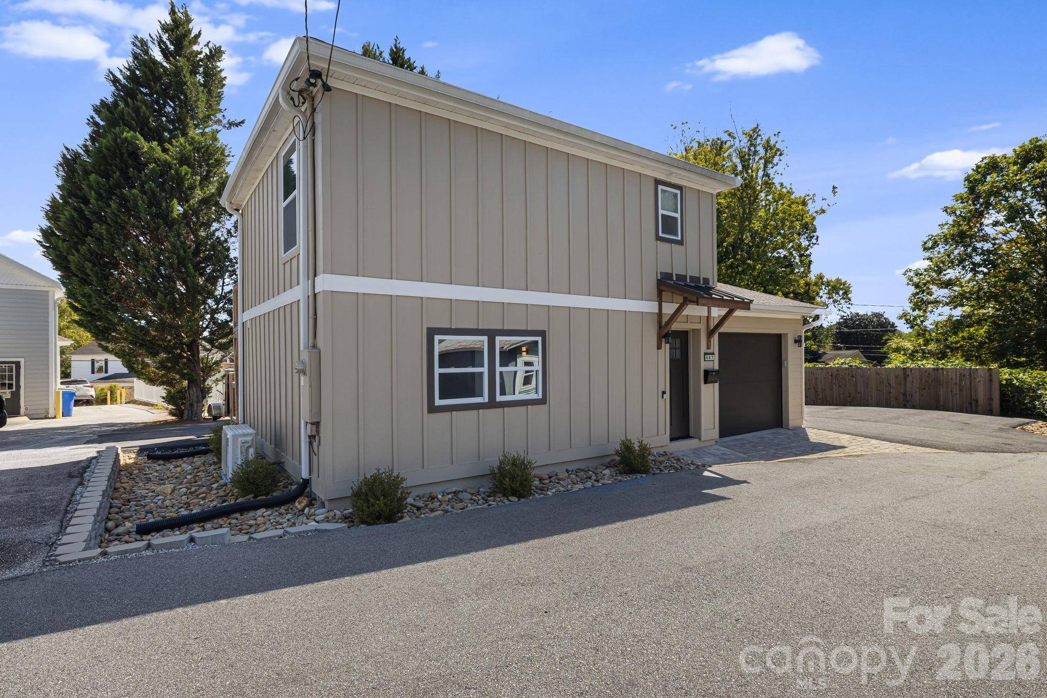 607 Kanuga RD, Hendersonville, NC 28739