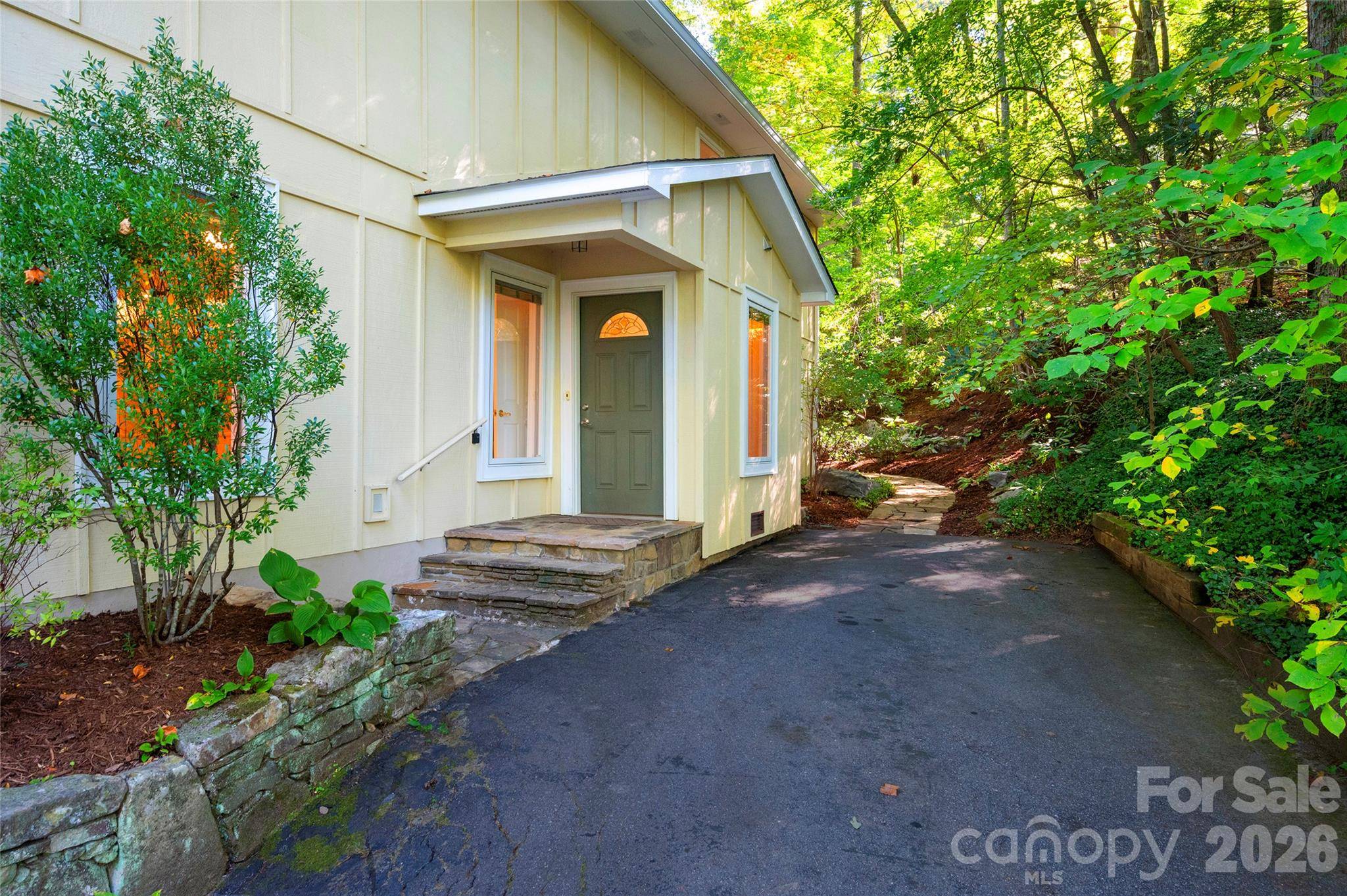 112 Rhododendron AVE, Black Mountain, NC 28711