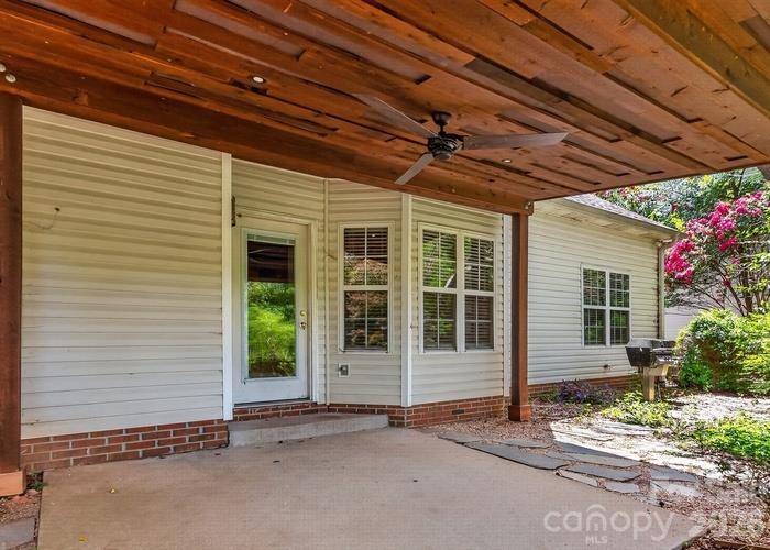 1021 Stinson Glen LN, Charlotte, NC 28214