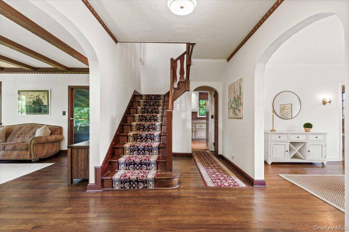 122 Sunset RD, Mamaroneck, NY 10543