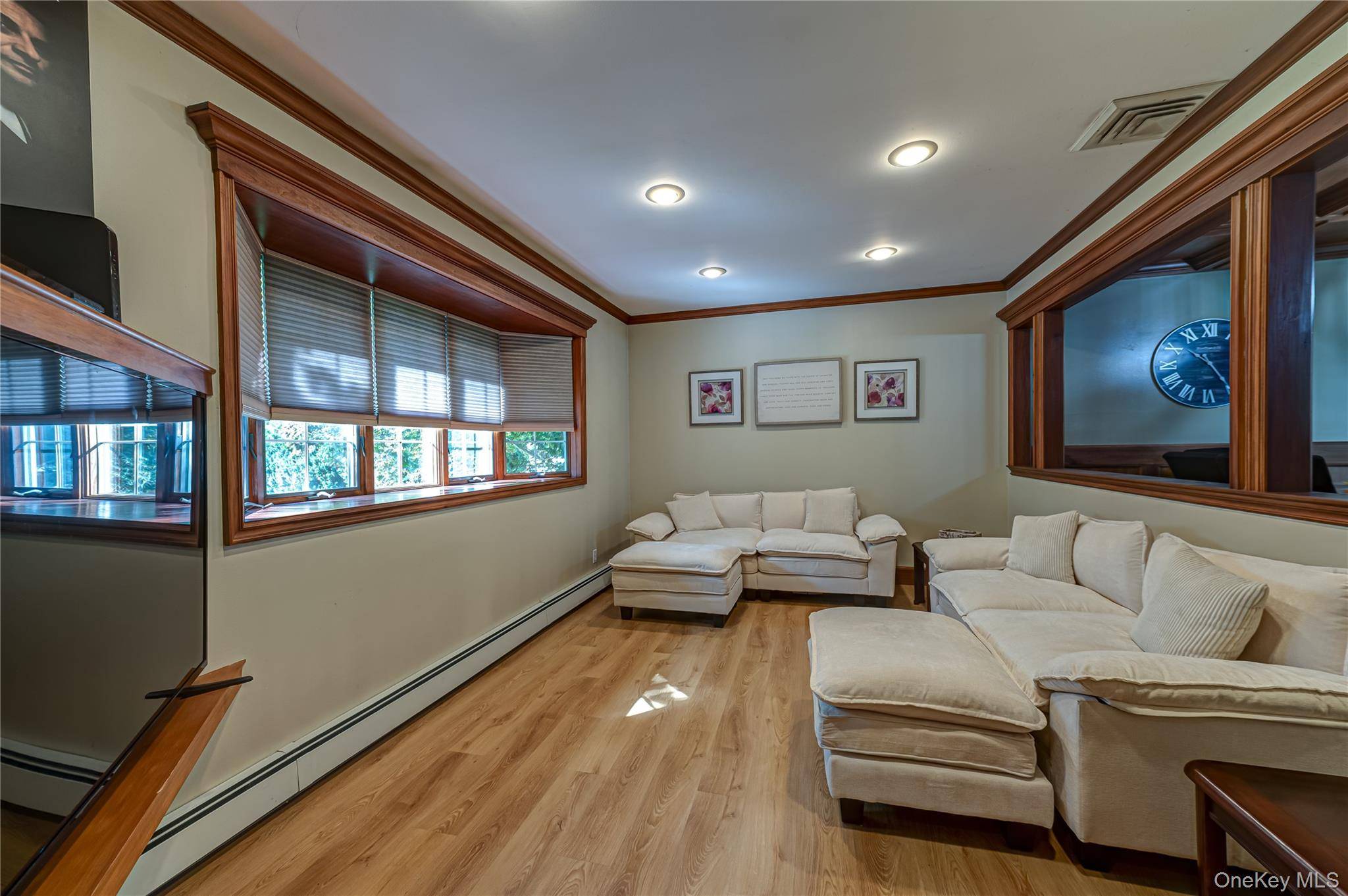 875 Townline RD, Hauppauge, NY 11788