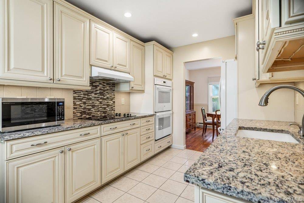 1406 Gotham CT, Saint James, NY 11780