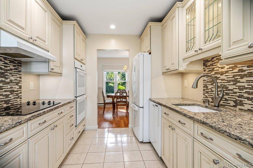 1406 Gotham CT, Saint James, NY 11780