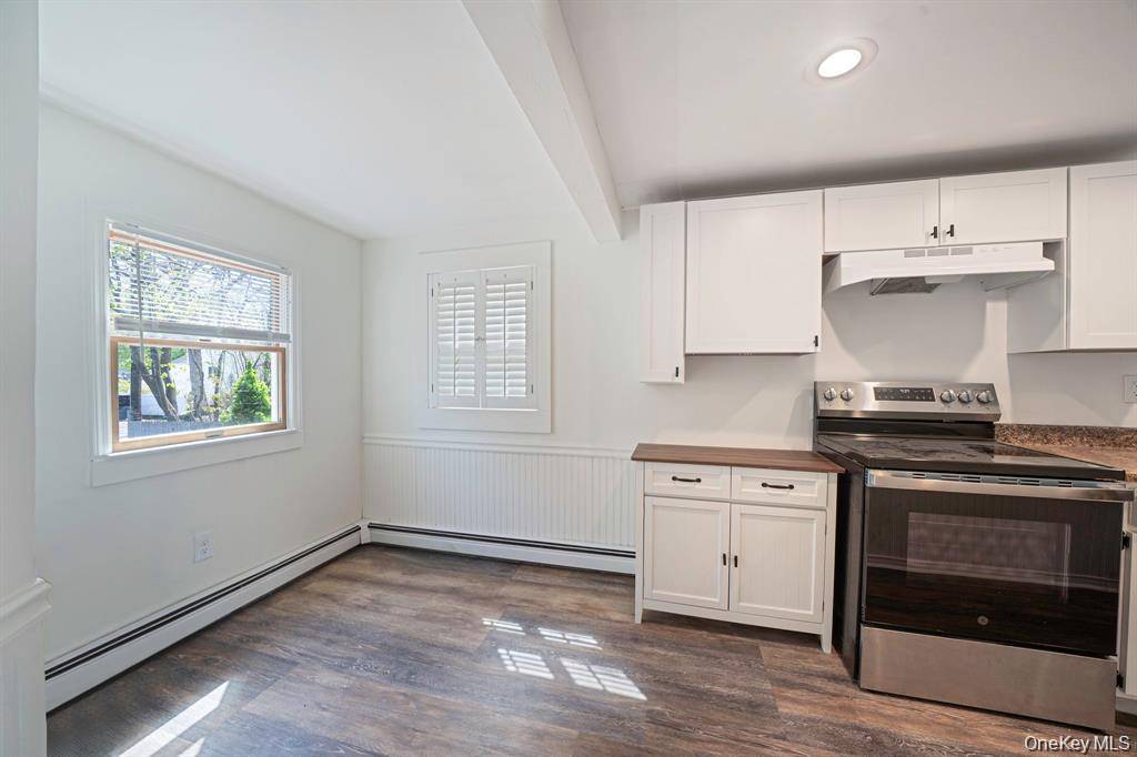 32 Dewey ST, Port Jefferson, NY 11776