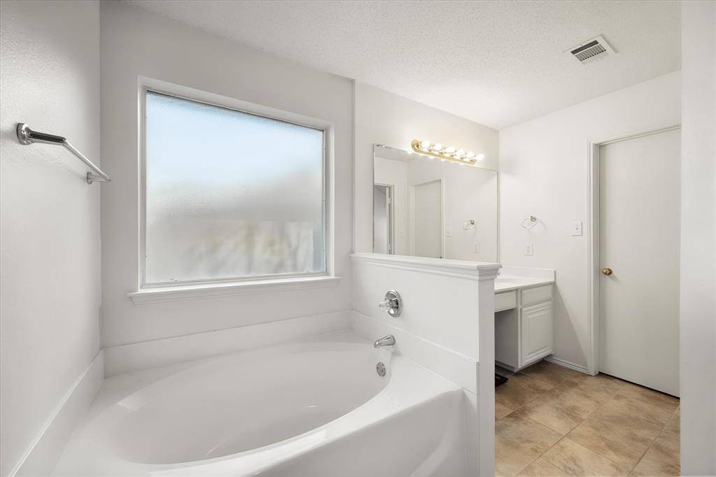 8031 Blue Duck Trail, Arlington, TX 76002