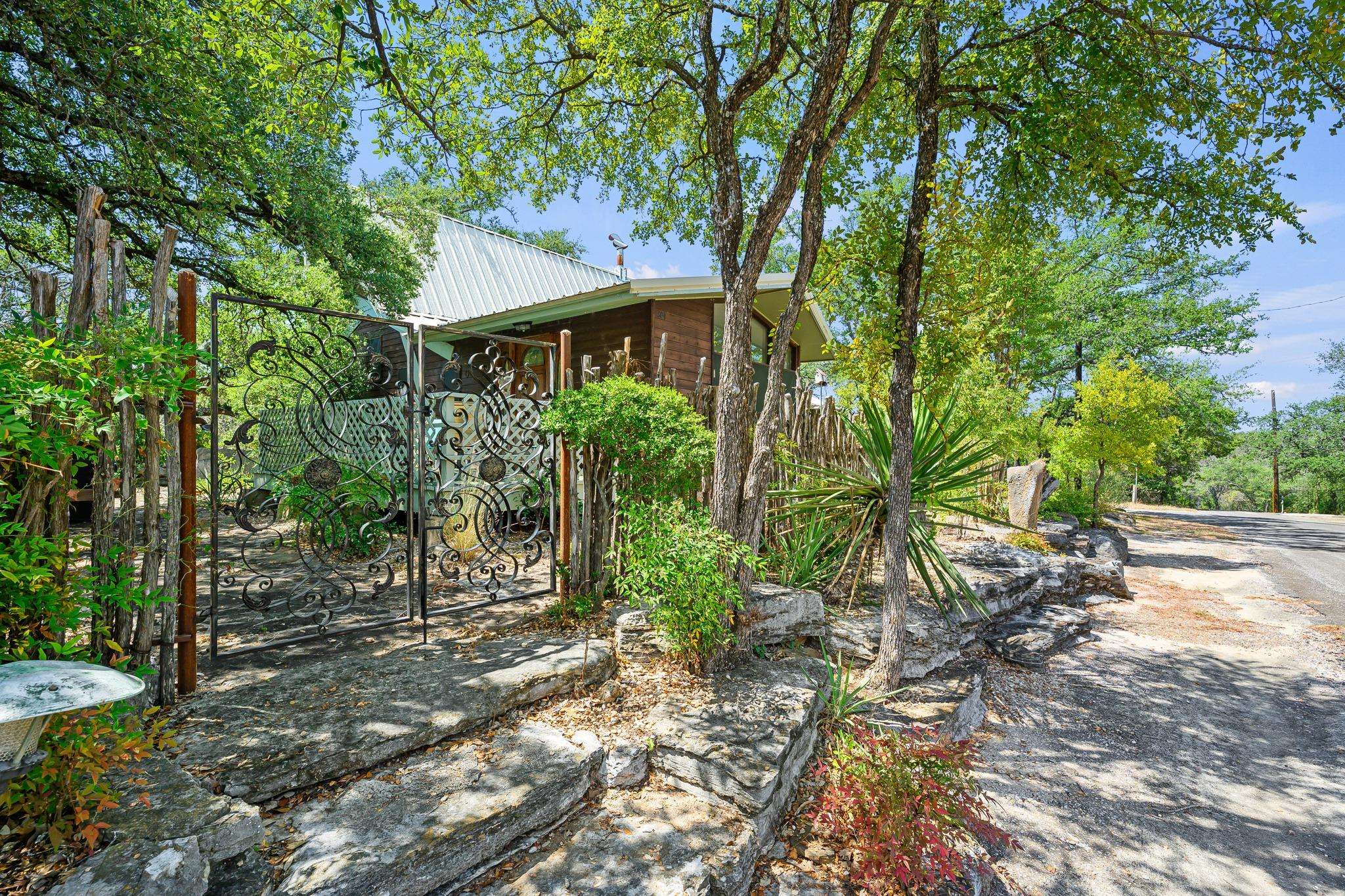 301 Yonder DR, Spicewood, TX 78669