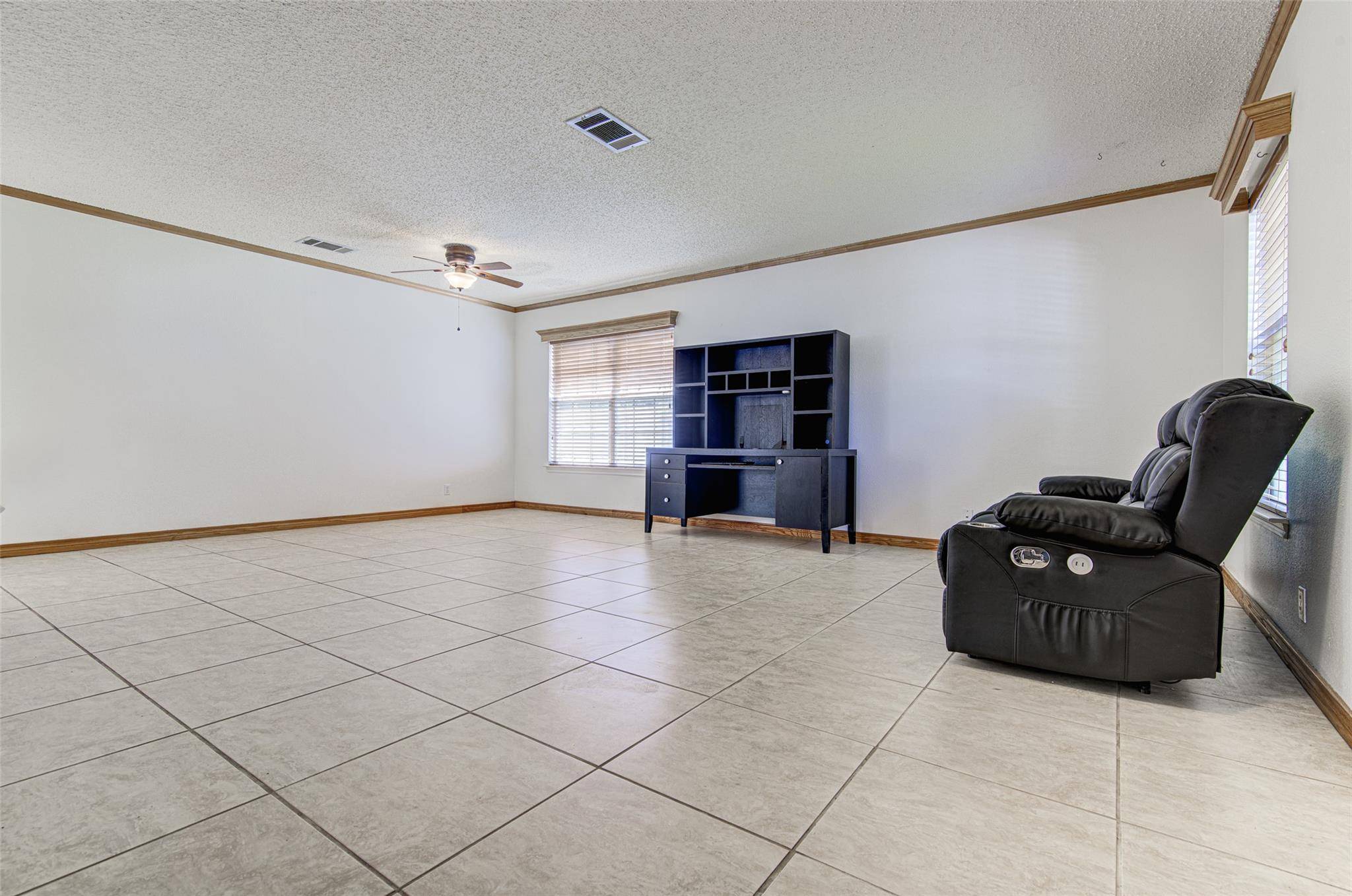 130 Wild Buffalo DR, Kyle, TX 78640