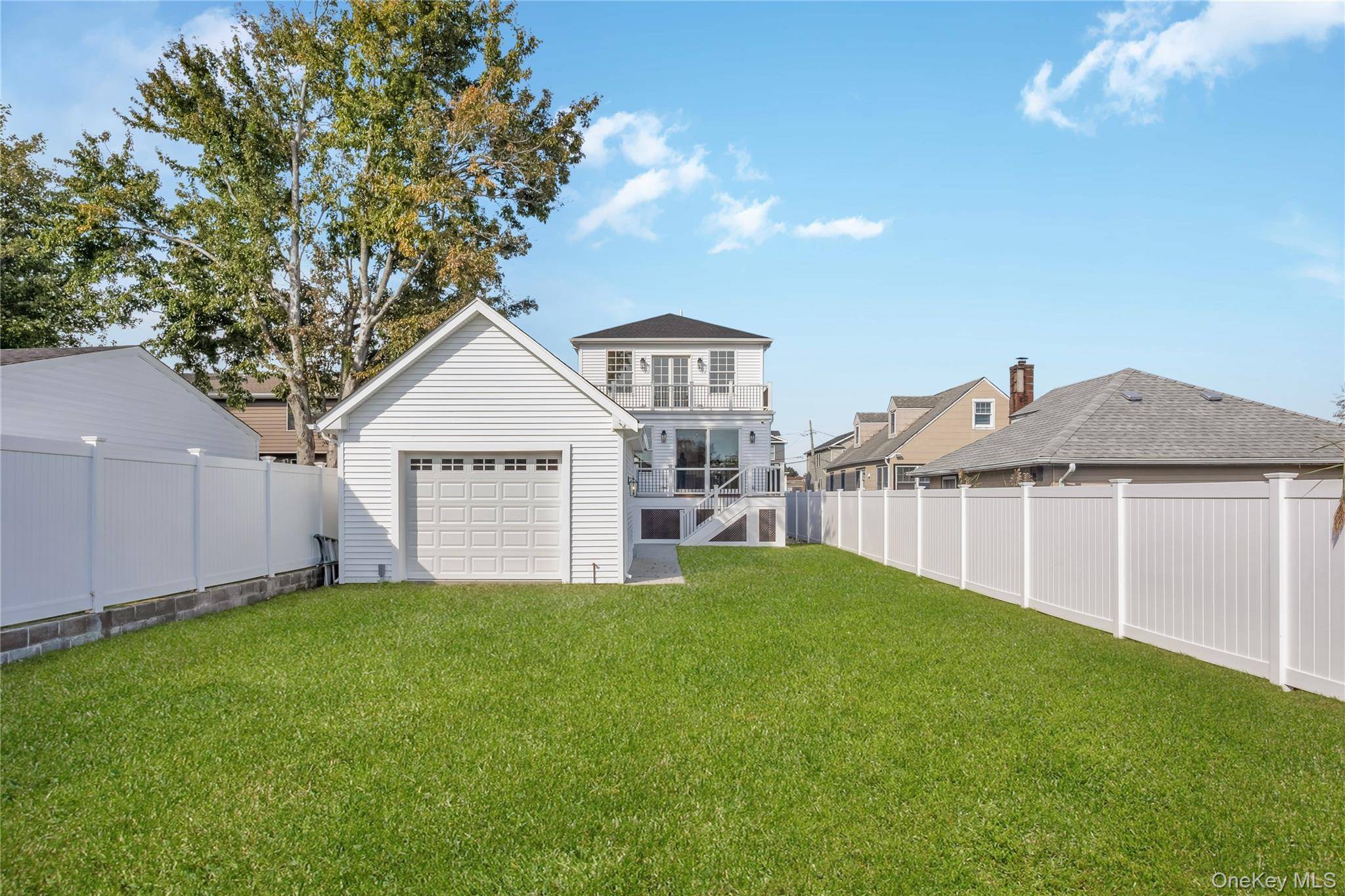 11 Riverdale AVE, Massapequa, NY 11758