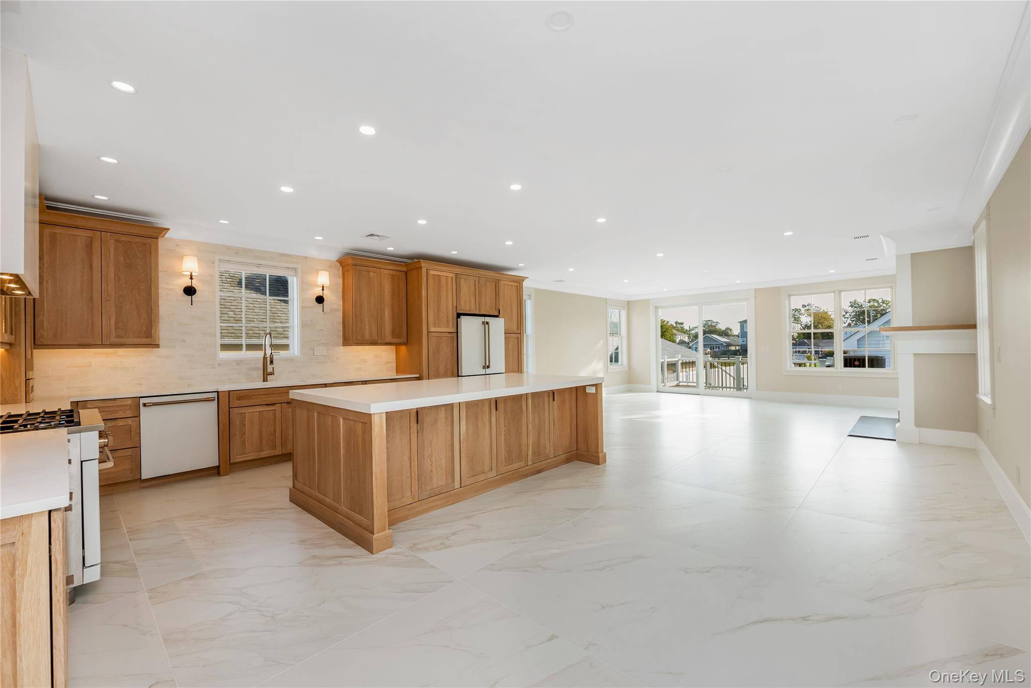 11 Riverdale AVE, Massapequa, NY 11758