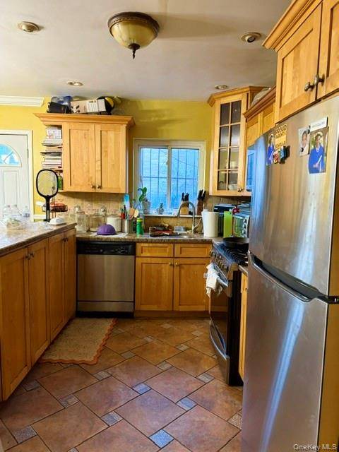 4775 Barnes AVE, Bronx, NY 10470
