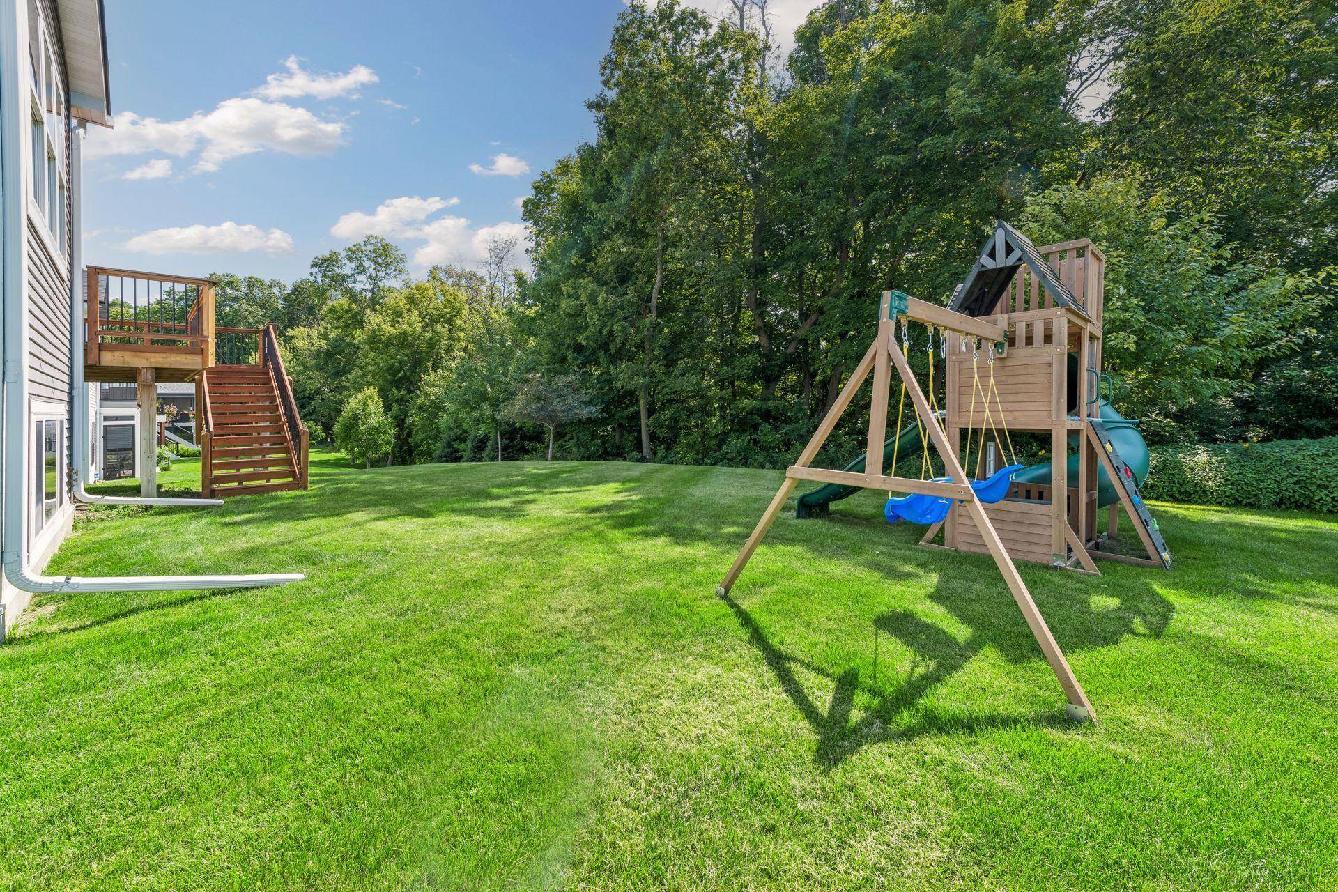 105 Maple TER, Waconia, MN 55387
