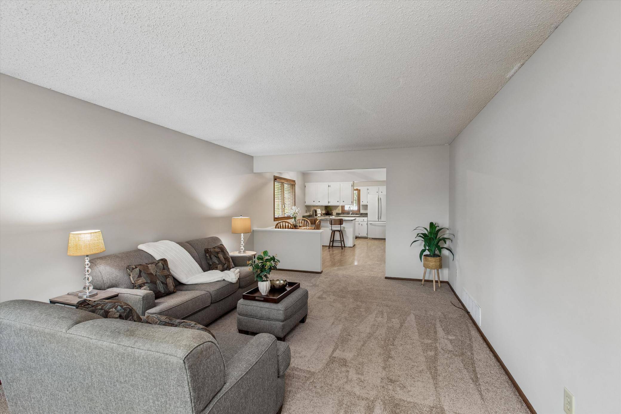 1493 Arundel ST, Saint Paul, MN 55117