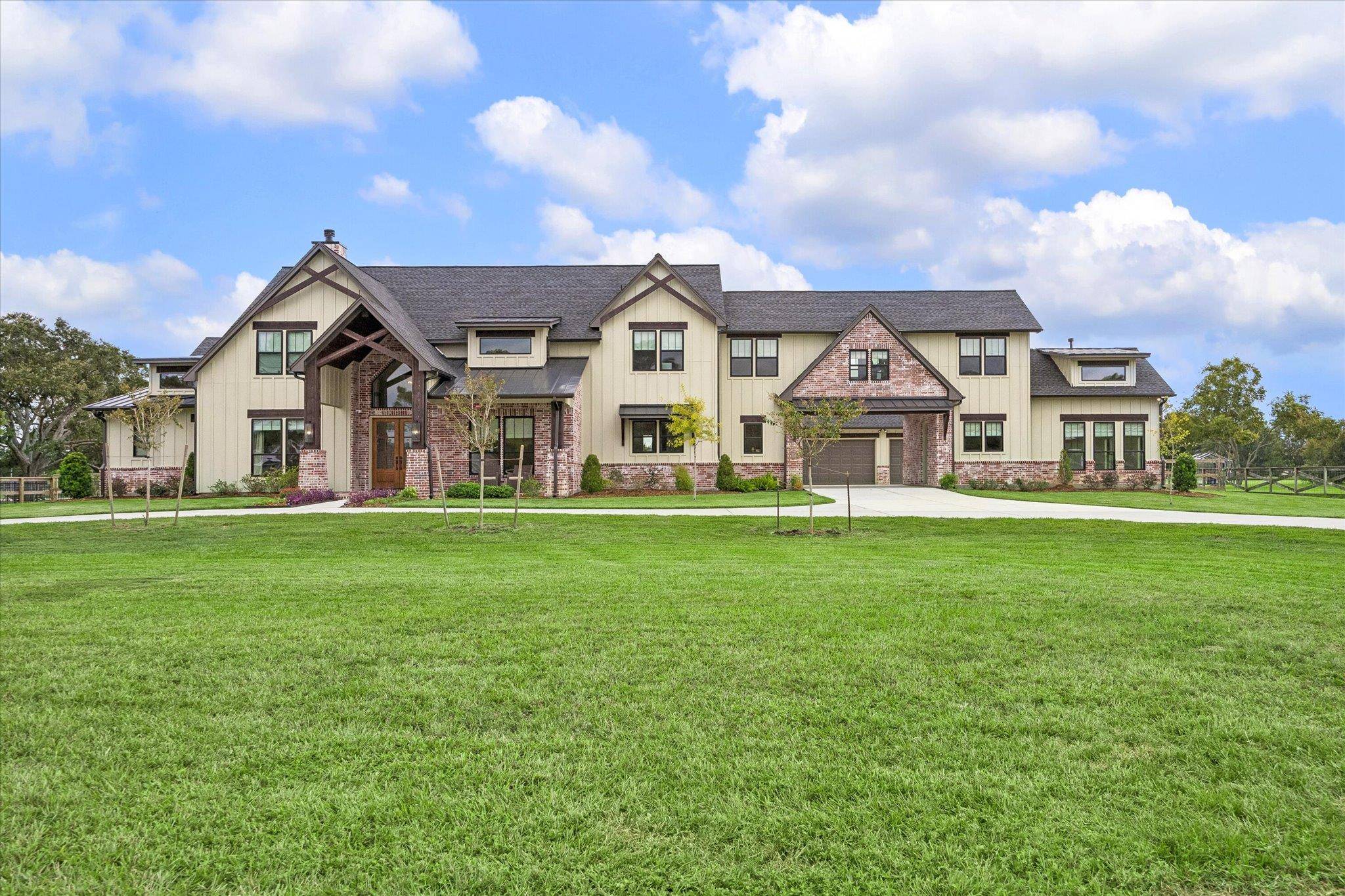 301 W Viejo DR, Friendswood, TX 77546