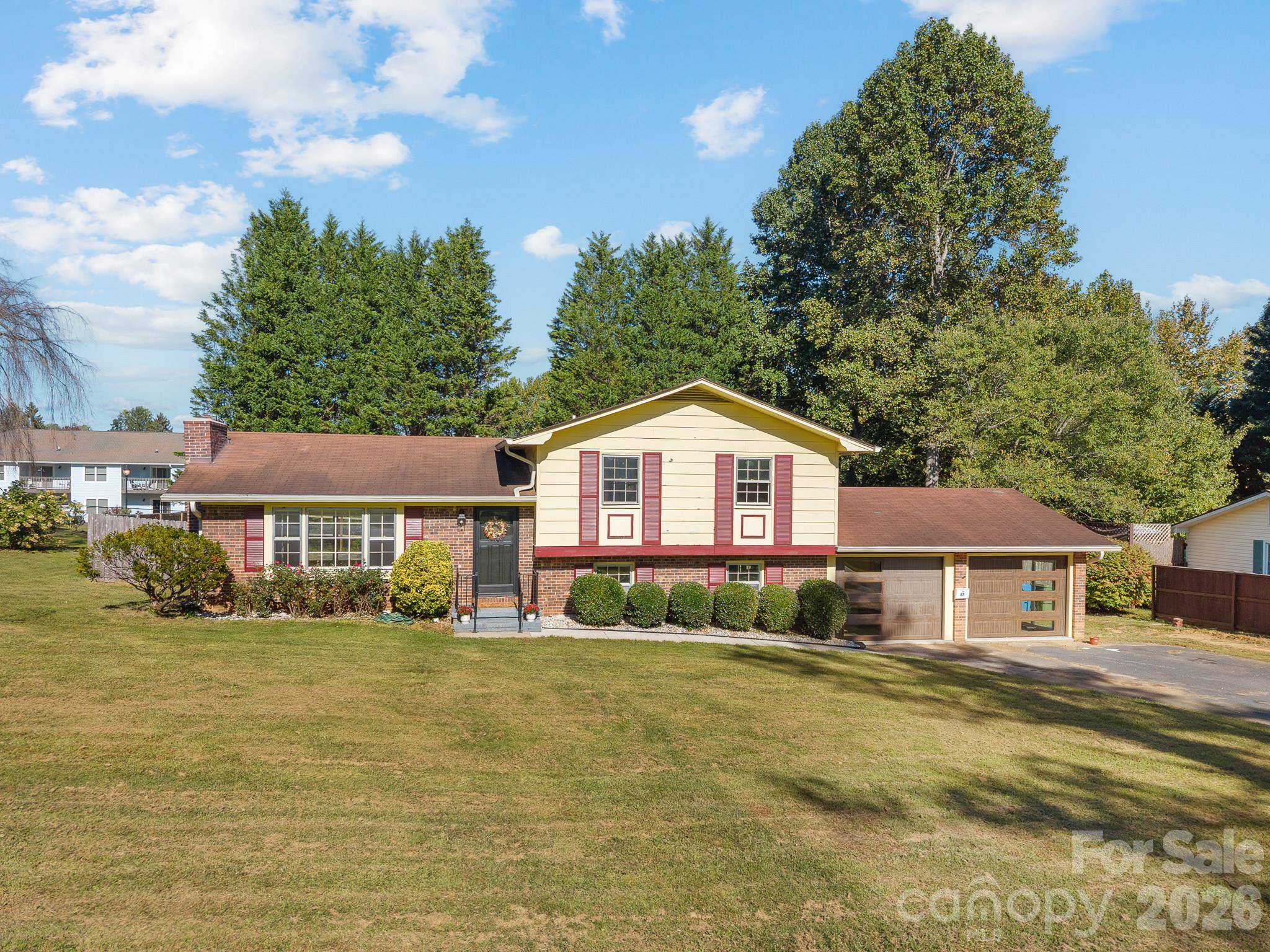 87 Underhill RD, Hendersonville, NC 28792