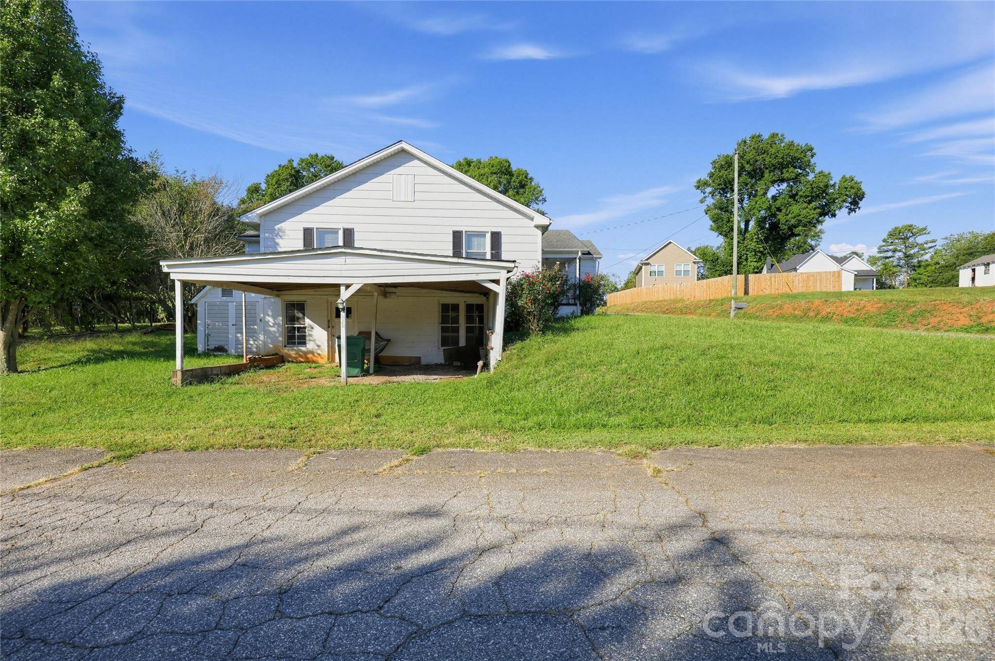 519 E 2nd AVE, Newton, NC 28658