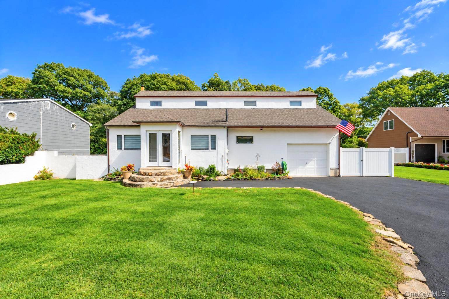 1219 Coates AVE, Holbrook, NY 11741