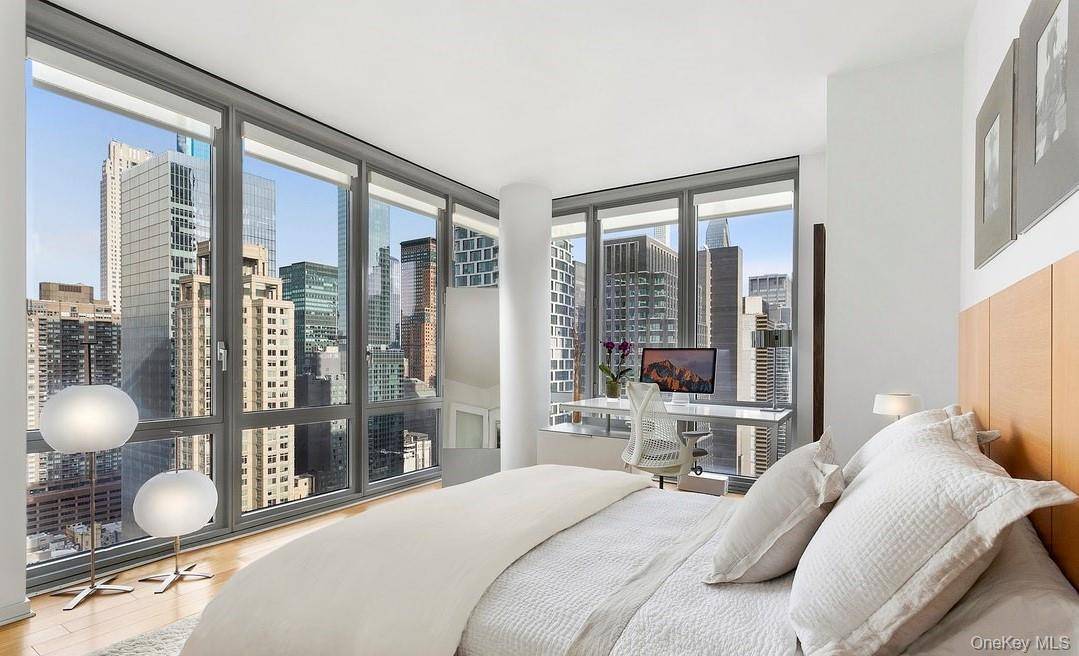 310 W 52nd ST #35A, New York (manhattan), NY 10019