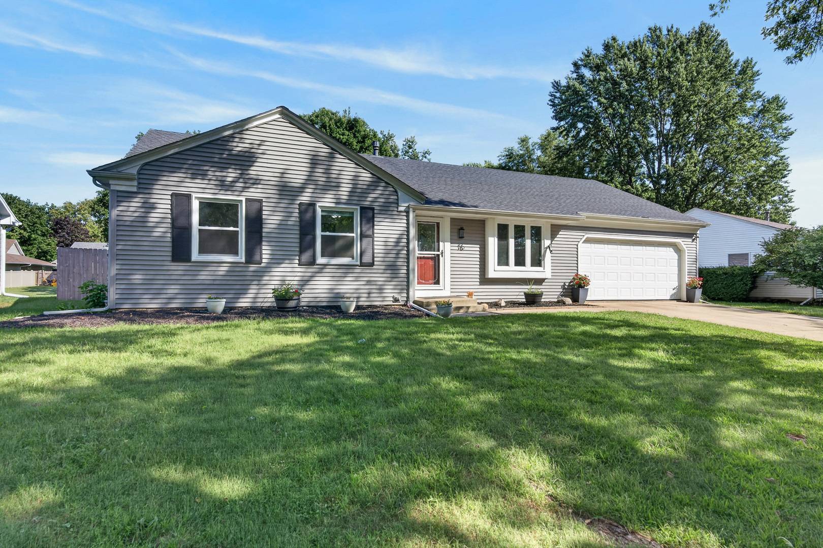 16 Sherwick RD, Oswego, IL 60543