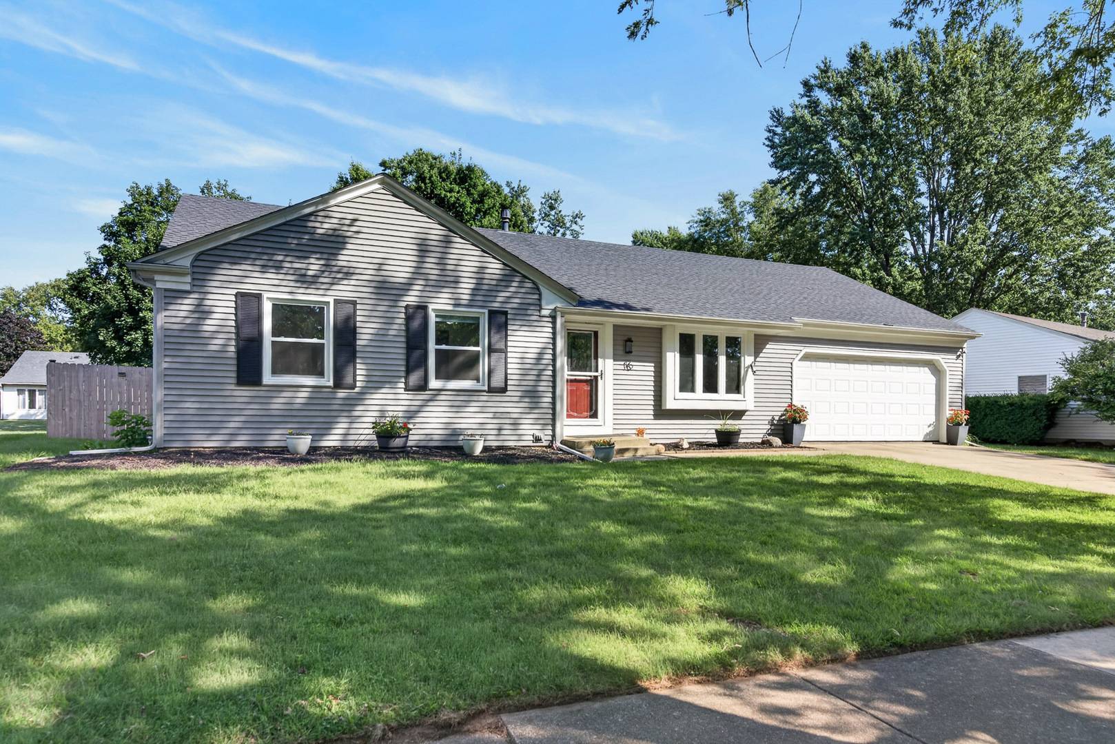 16 Sherwick RD, Oswego, IL 60543
