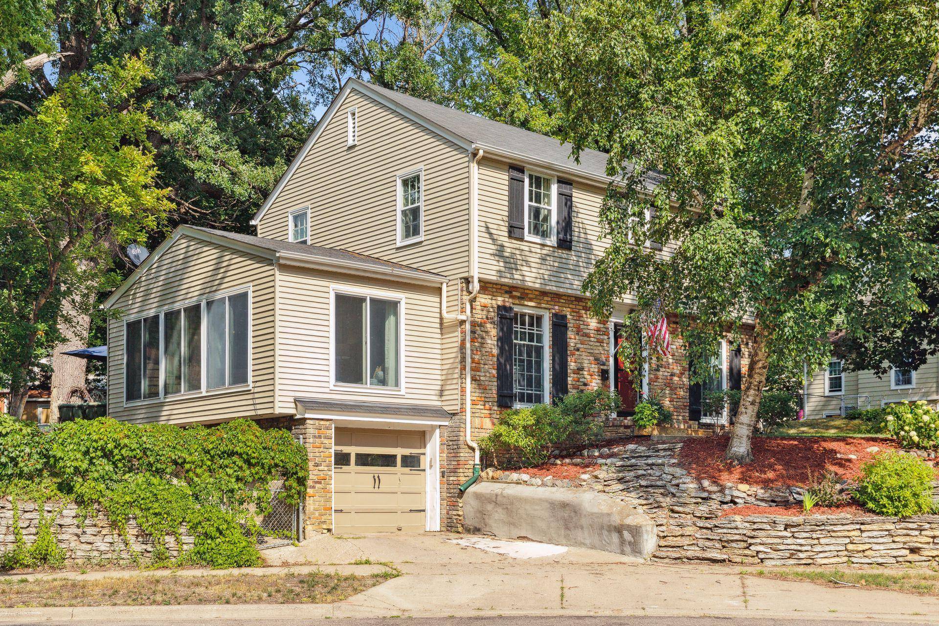 1995 Norfolk AVE, Saint Paul, MN 55116