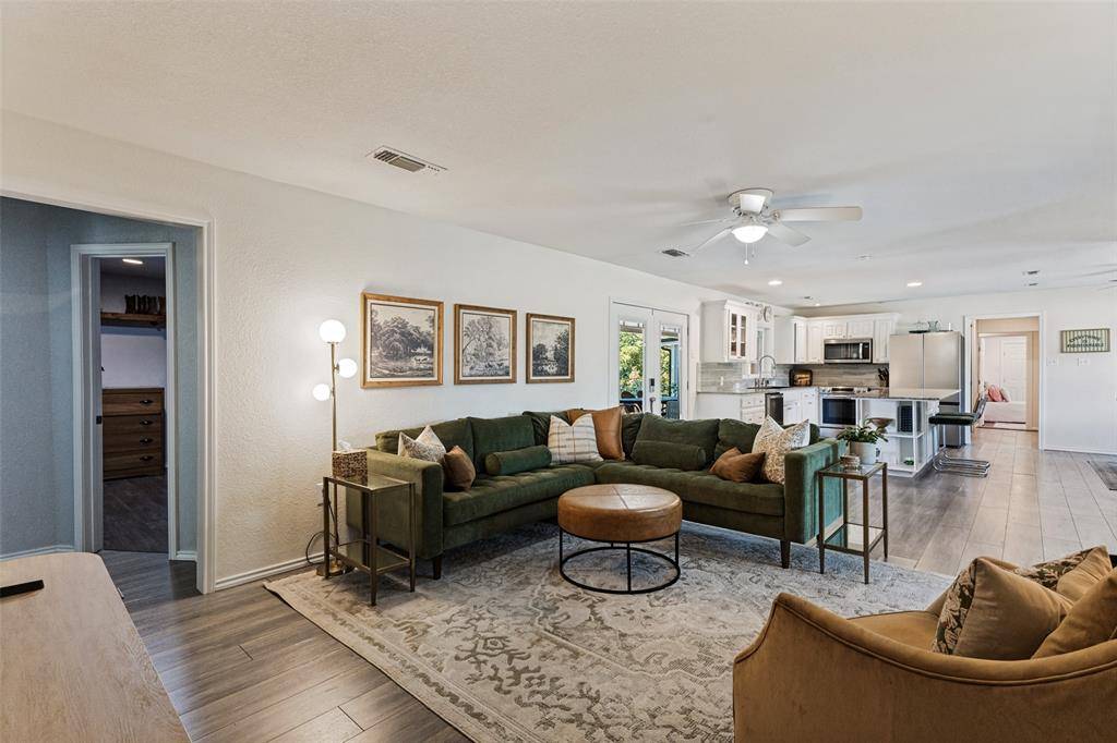 220 Ash Creek Drive W, Sanctuary, TX 76020