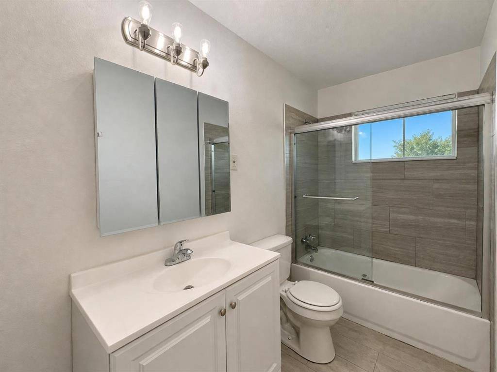 700 Pine Street, Hurst, TX 76053