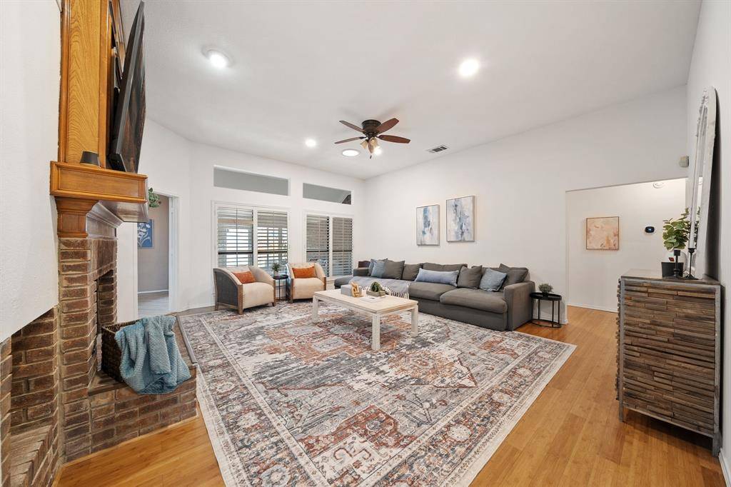 1633 Crosshaven Drive, Lewisville, TX 75077