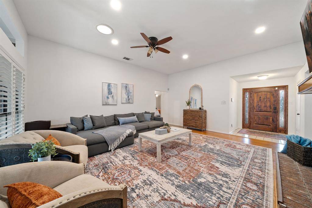 1633 Crosshaven Drive, Lewisville, TX 75077