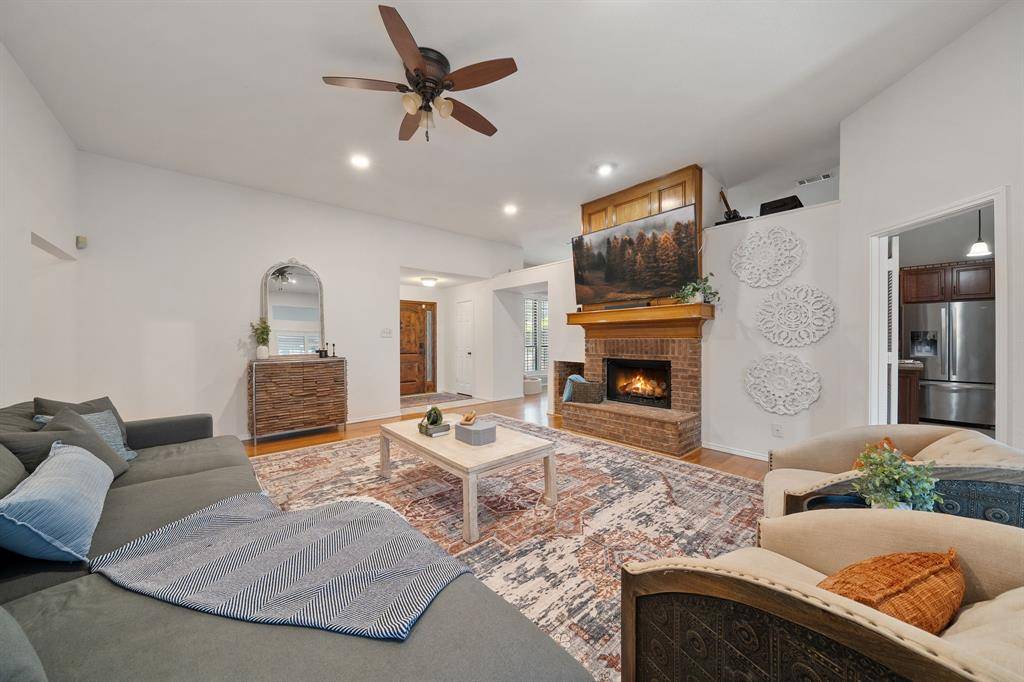 1633 Crosshaven Drive, Lewisville, TX 75077