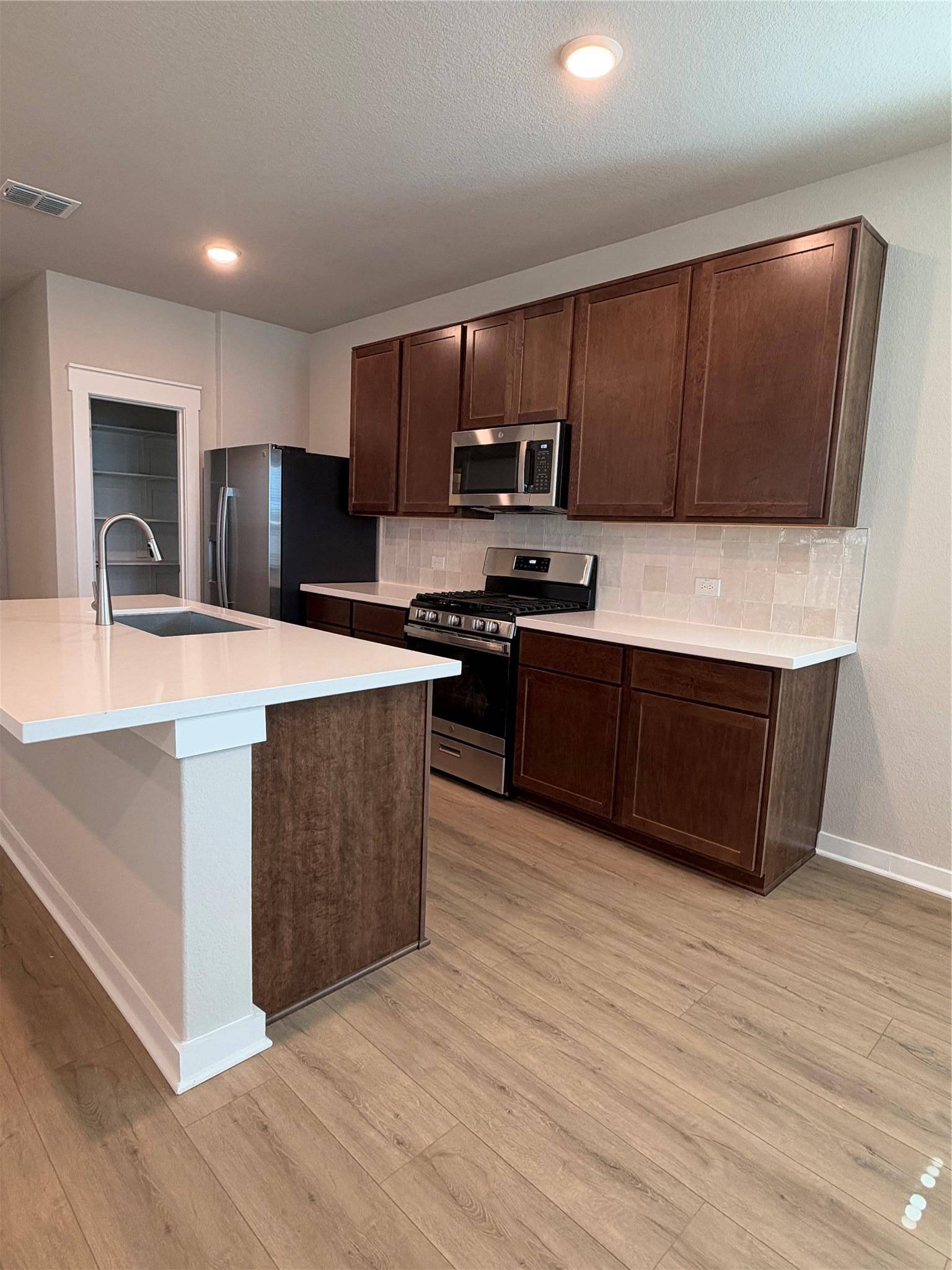 136 Hartson DR, Taylor, TX 76574