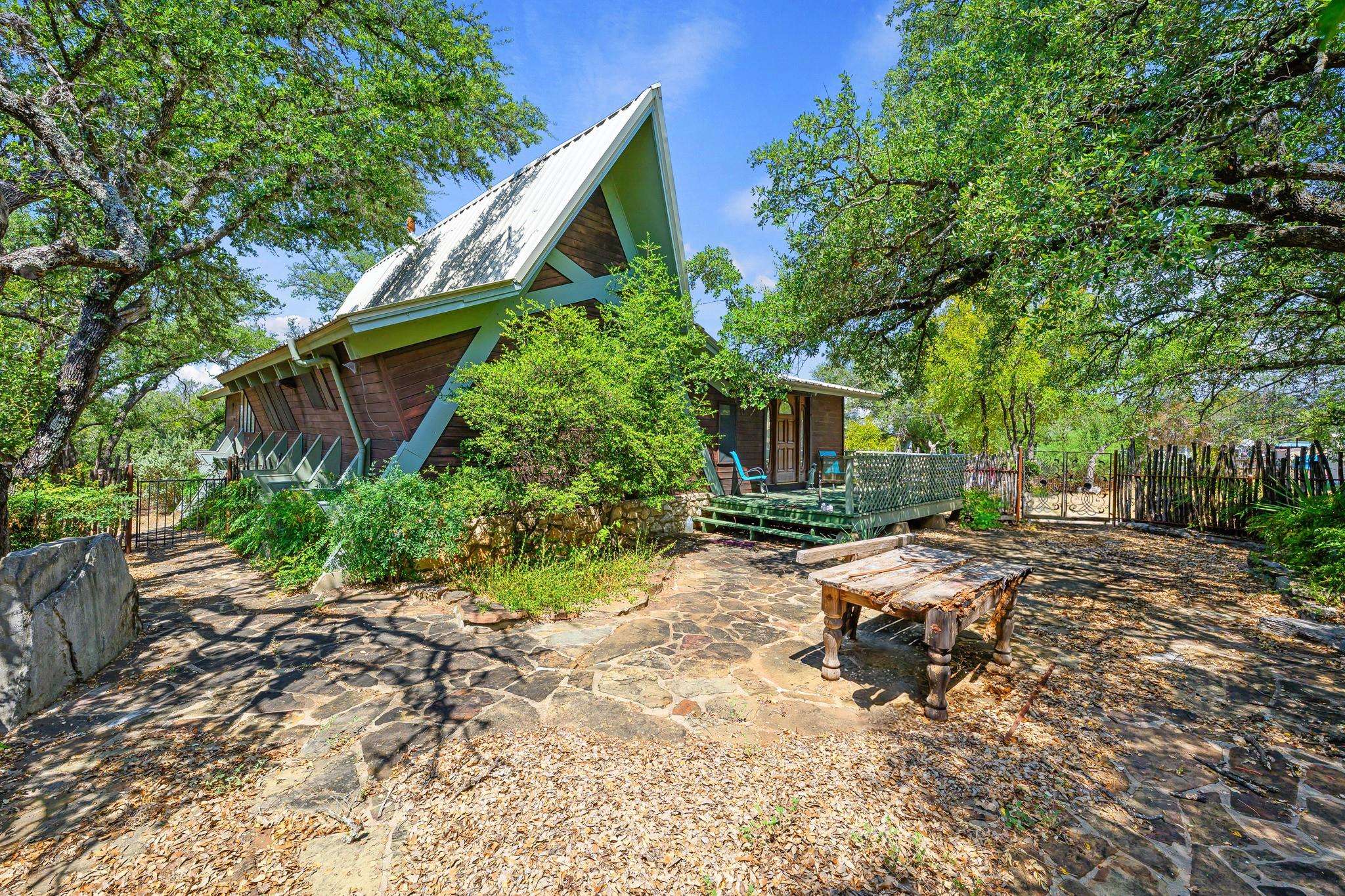 301 Yonder DR, Spicewood, TX 78669