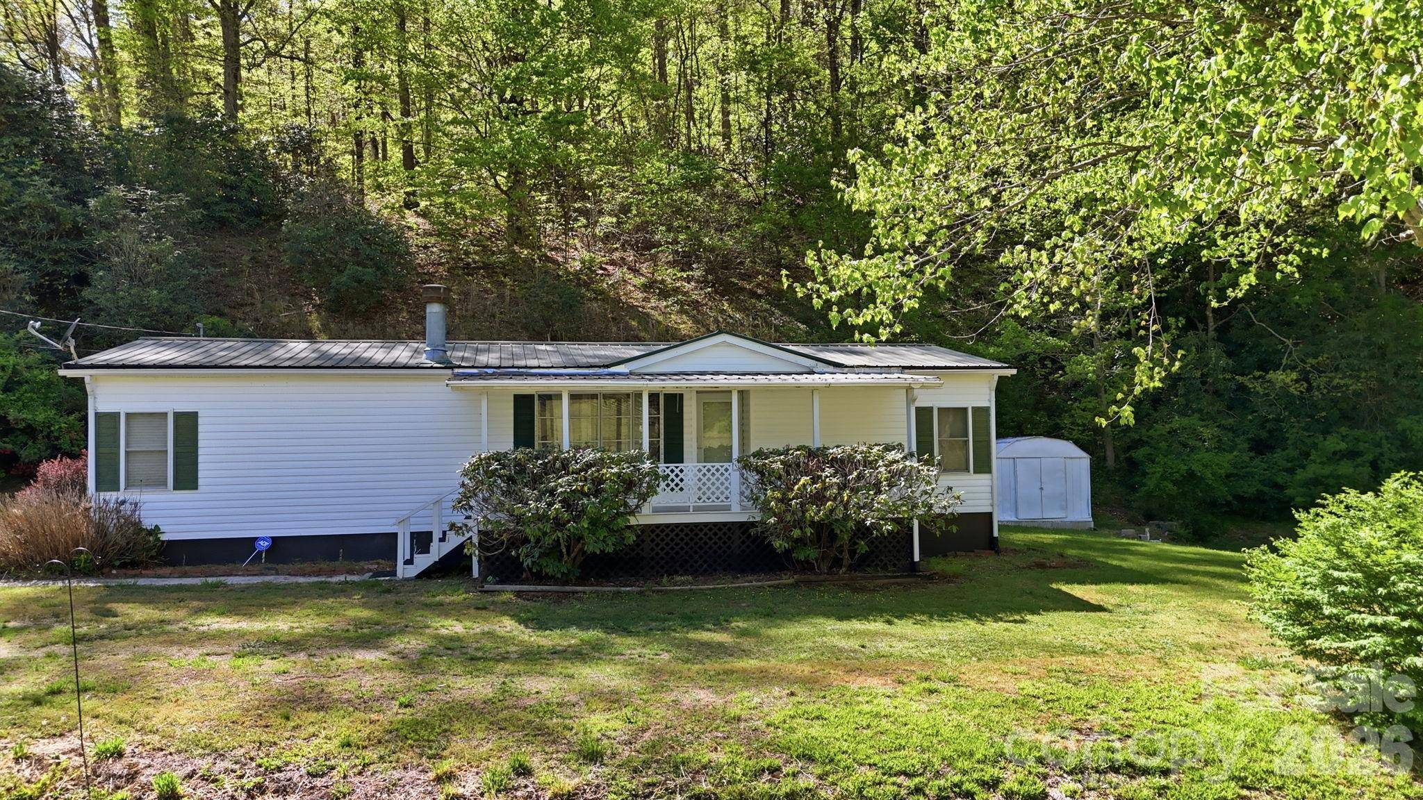 1200 Barkers Creek RD, Whittier, NC 28789
