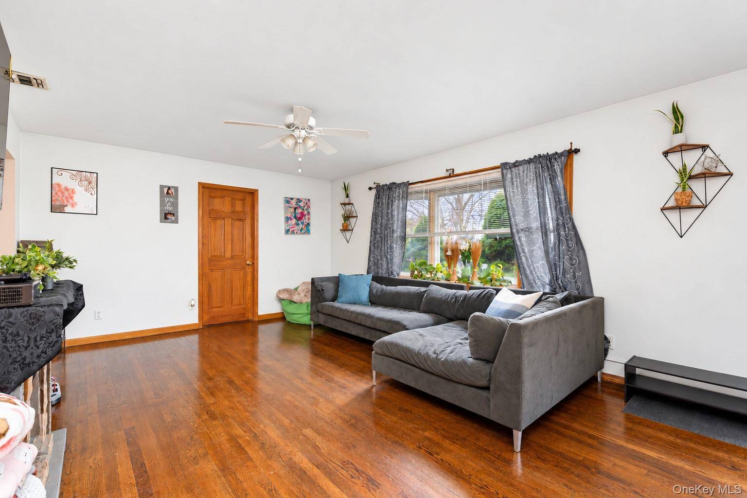 270 Old Commack RD, Kings Park, NY 11754