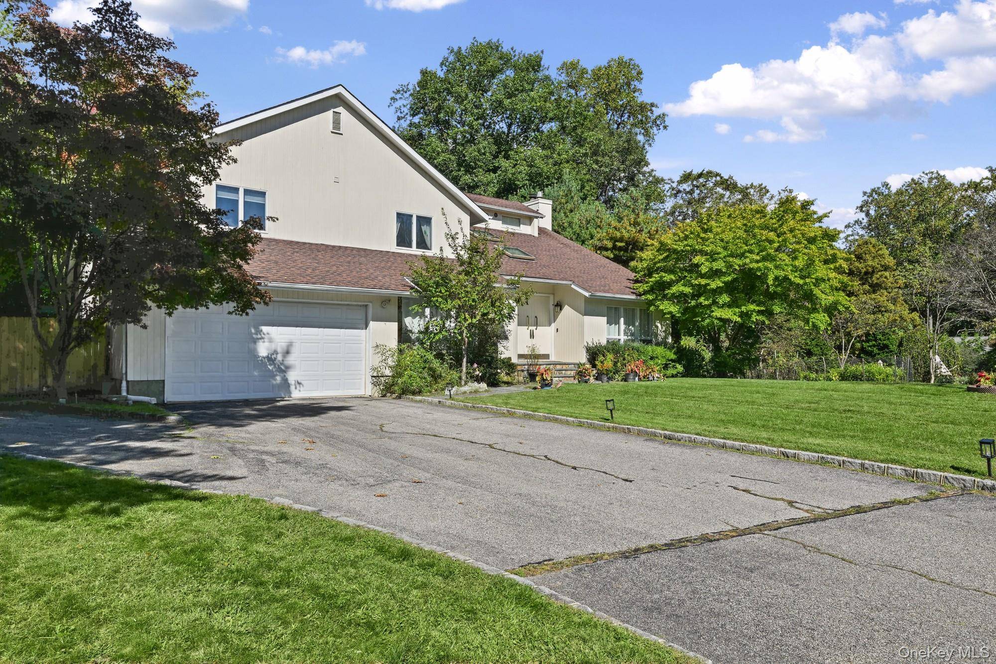9 Ellen CT, Glen Cove, NY 11542