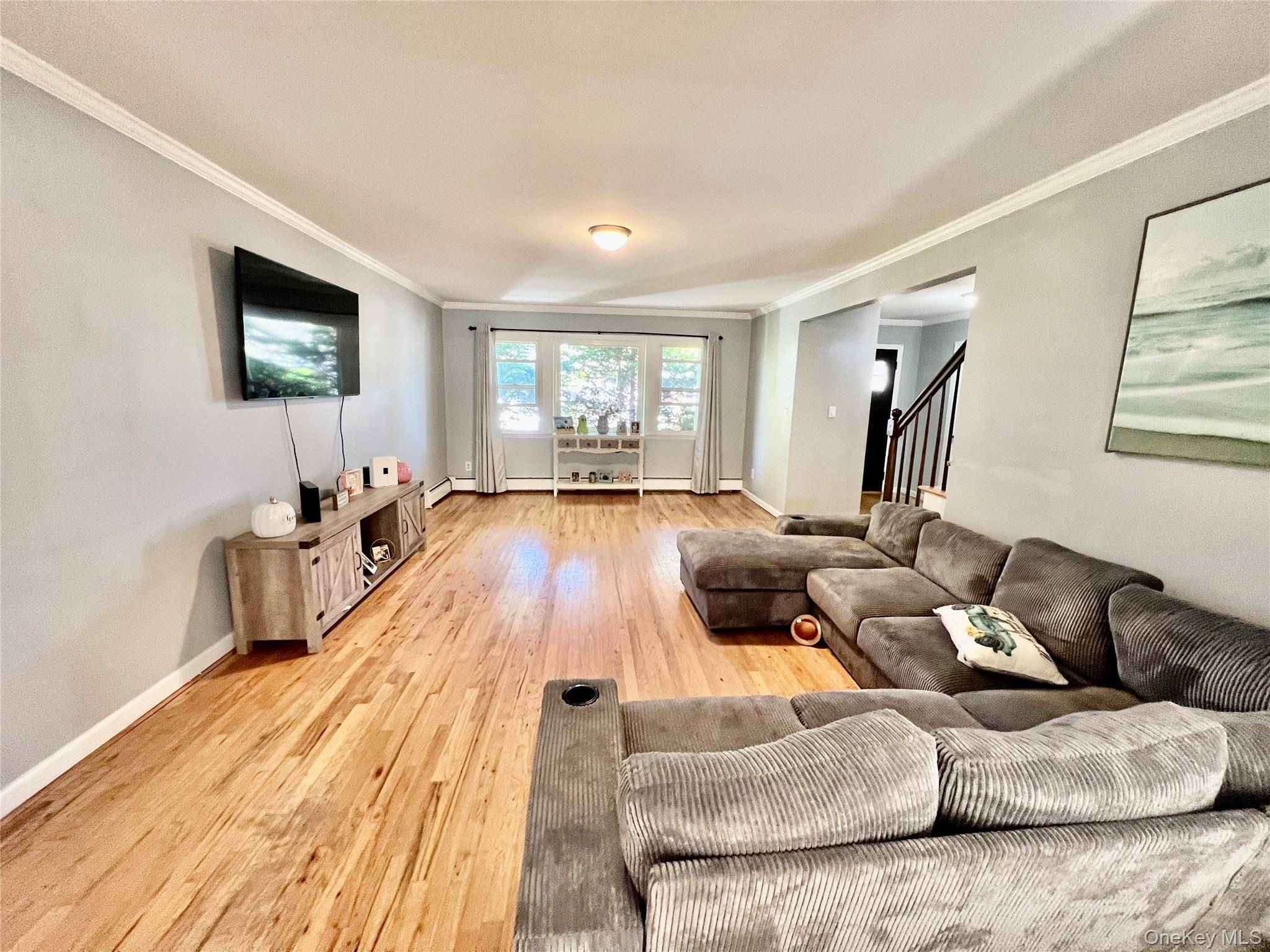 112 Ivy LN, Lido Beach, NY 11561