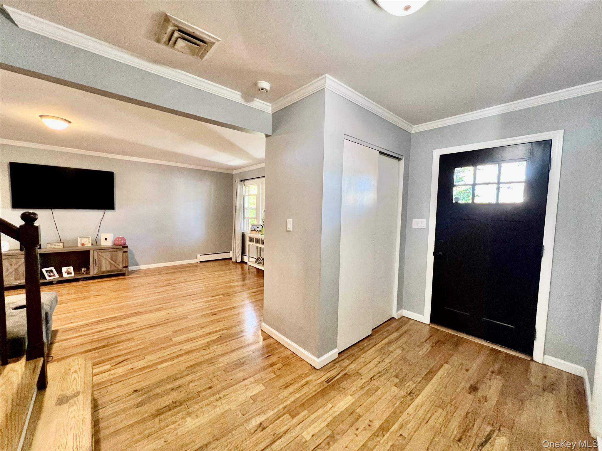 112 Ivy LN, Lido Beach, NY 11561