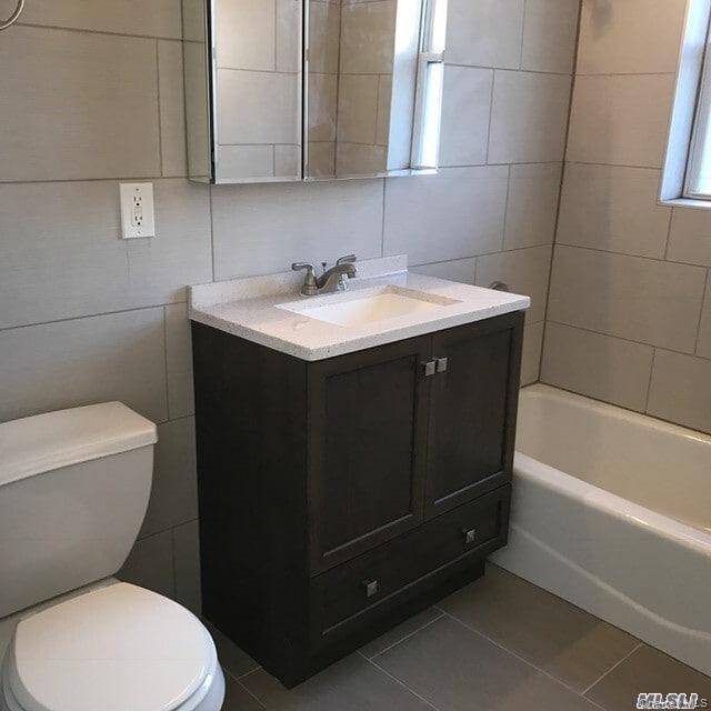 25315 60th AVE #2nd Floor, Little Neck, NY 11362