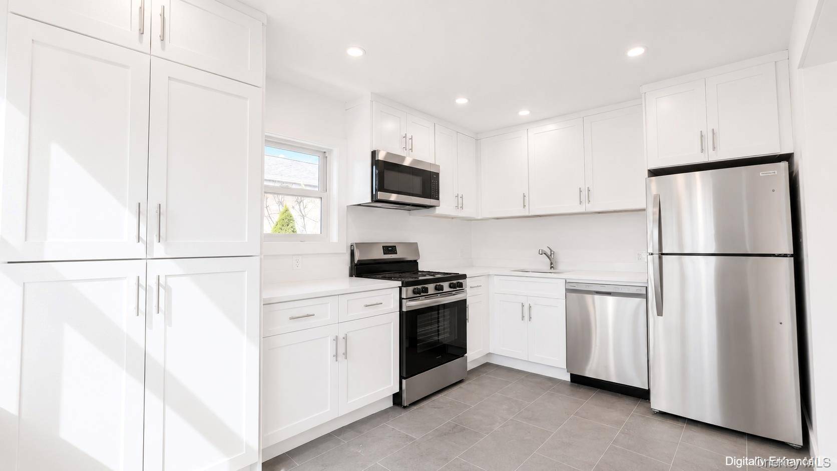 43 Yennicock AVE #2, Port Washington, NY 11050
