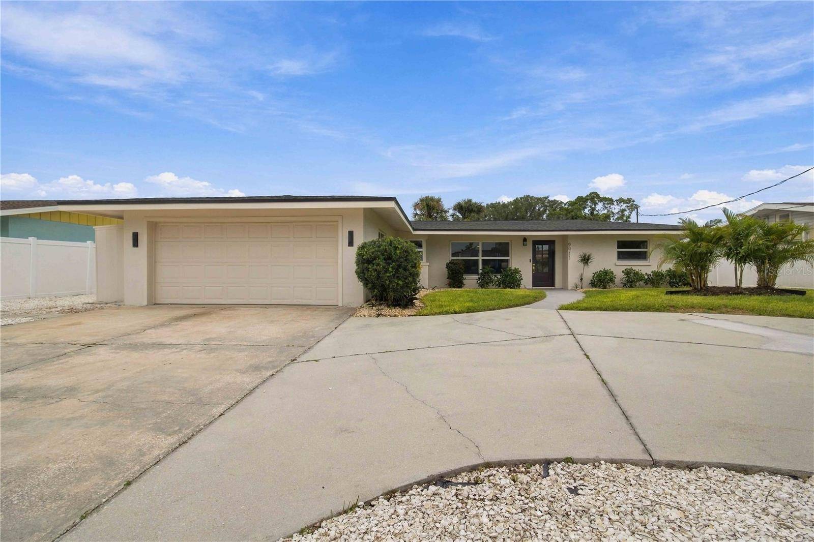 9911 ROYAL PALM DR, Bradenton, FL 34210