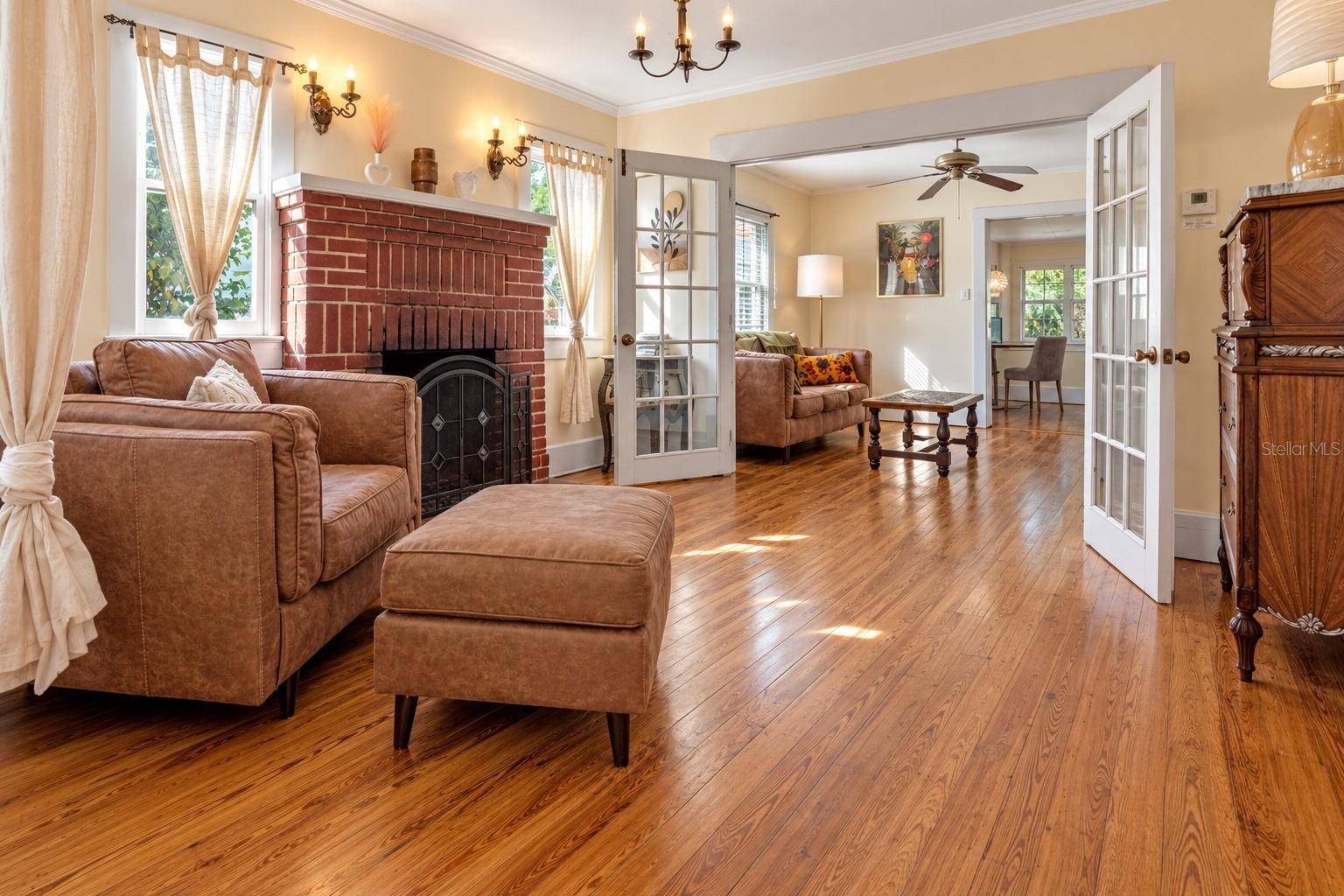 305 S HIGHLAND ST, Mount Dora, FL 32757